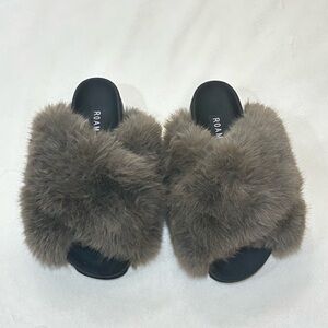 ROAM Cloud Slippers Faux Fur Slides Fluffy Size 7.5